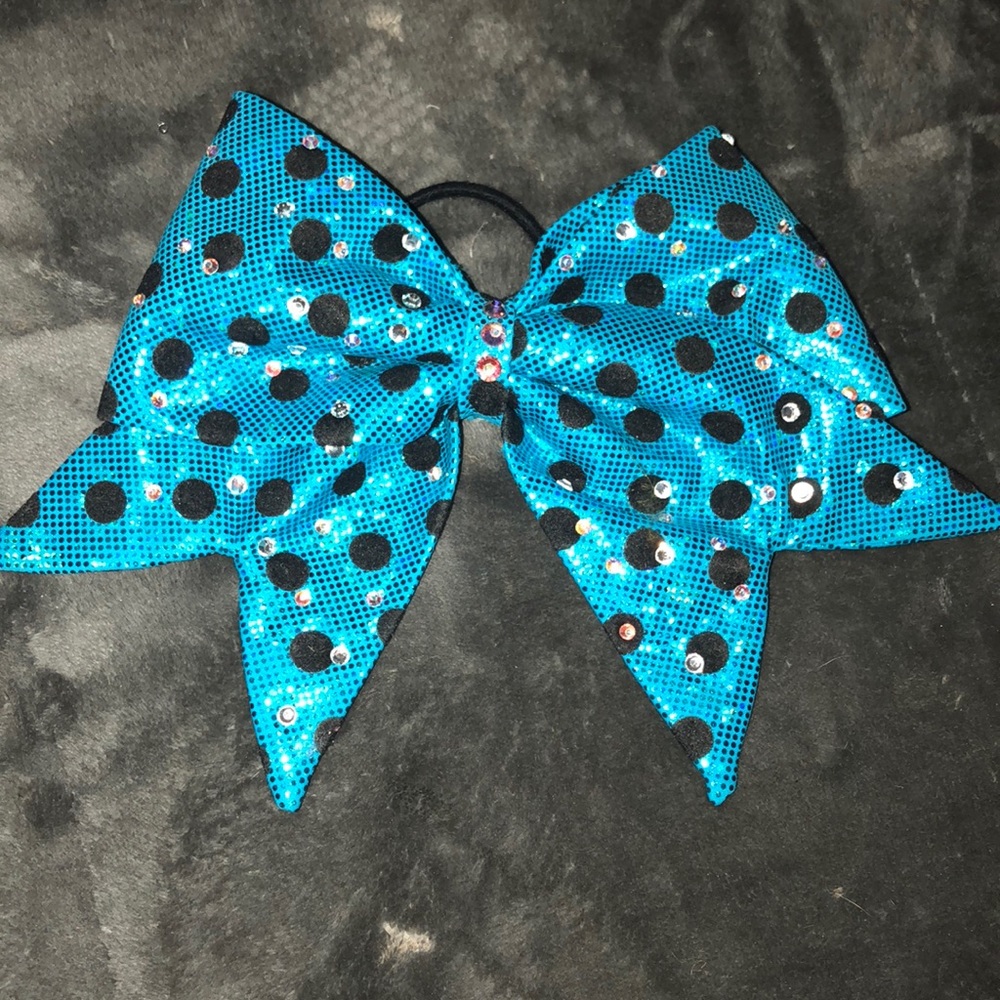 Cheer bow